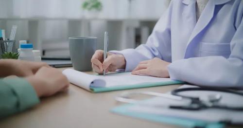 医保卡里的钱能给兄弟姐妹用吗？不慎断缴该咋办？医保最新变化，一文了解→